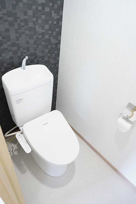 トイレ　トイレは快適な温水洗浄便座付き