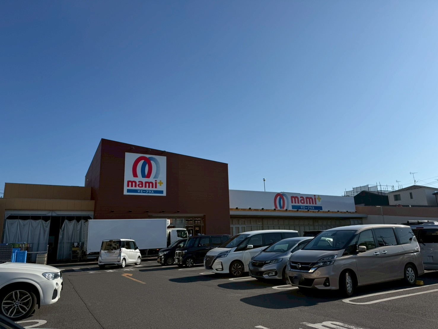 スーパー　マミーマートマミープラス西堀店（スーパー）まで893m