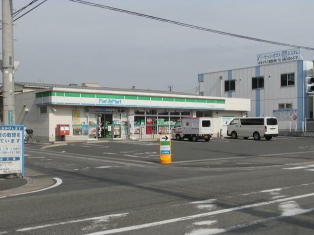 コンビニ　ファミリーマートさいたま西堀三丁目店（コンビニ）まで593m