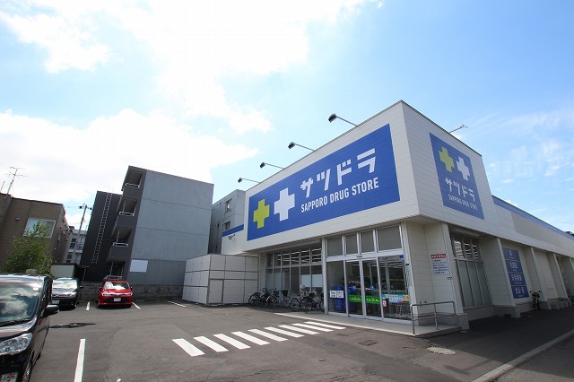 ドラックストア　サツドラ豊平美園店（ドラッグストア）まで419m