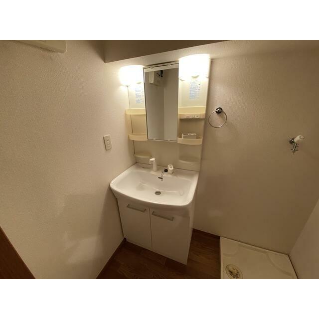 洗面設備　シャワー付洗面台