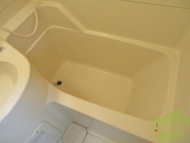 バス・シャワールーム　可愛らしいお風呂です。なかなかに広いと思いますよ。