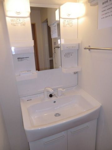 洗面設備　忙しい朝もお掃除にも便利なシャンプードレッサー