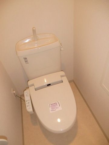 トイレ　寒い冬も快適なウォシュレット完備