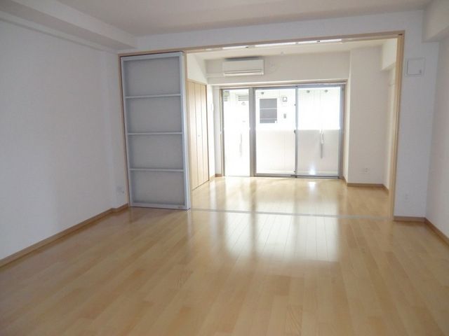 居室・リビング　南向き明るいお部屋