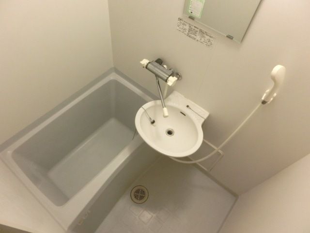 バス・シャワールーム　一日の疲れを癒してくれるバスルームです