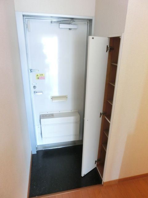 玄関　シューズボックス付きの玄関です