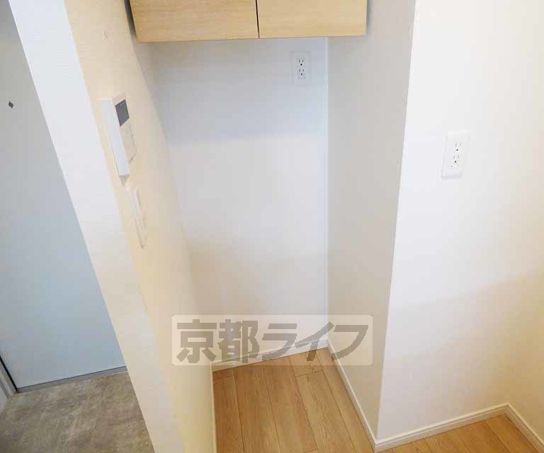 その他部屋・スペース　キッチン後方に冷蔵庫が置けます。