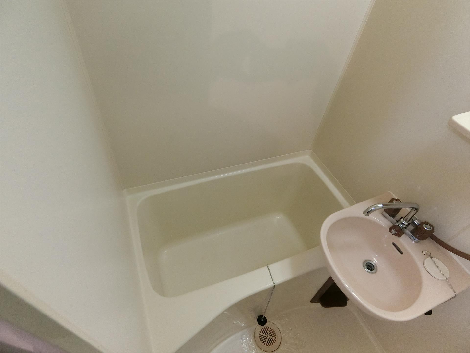 バス・シャワールーム　いつでも入浴できるシャワー付きのバスルーム♪