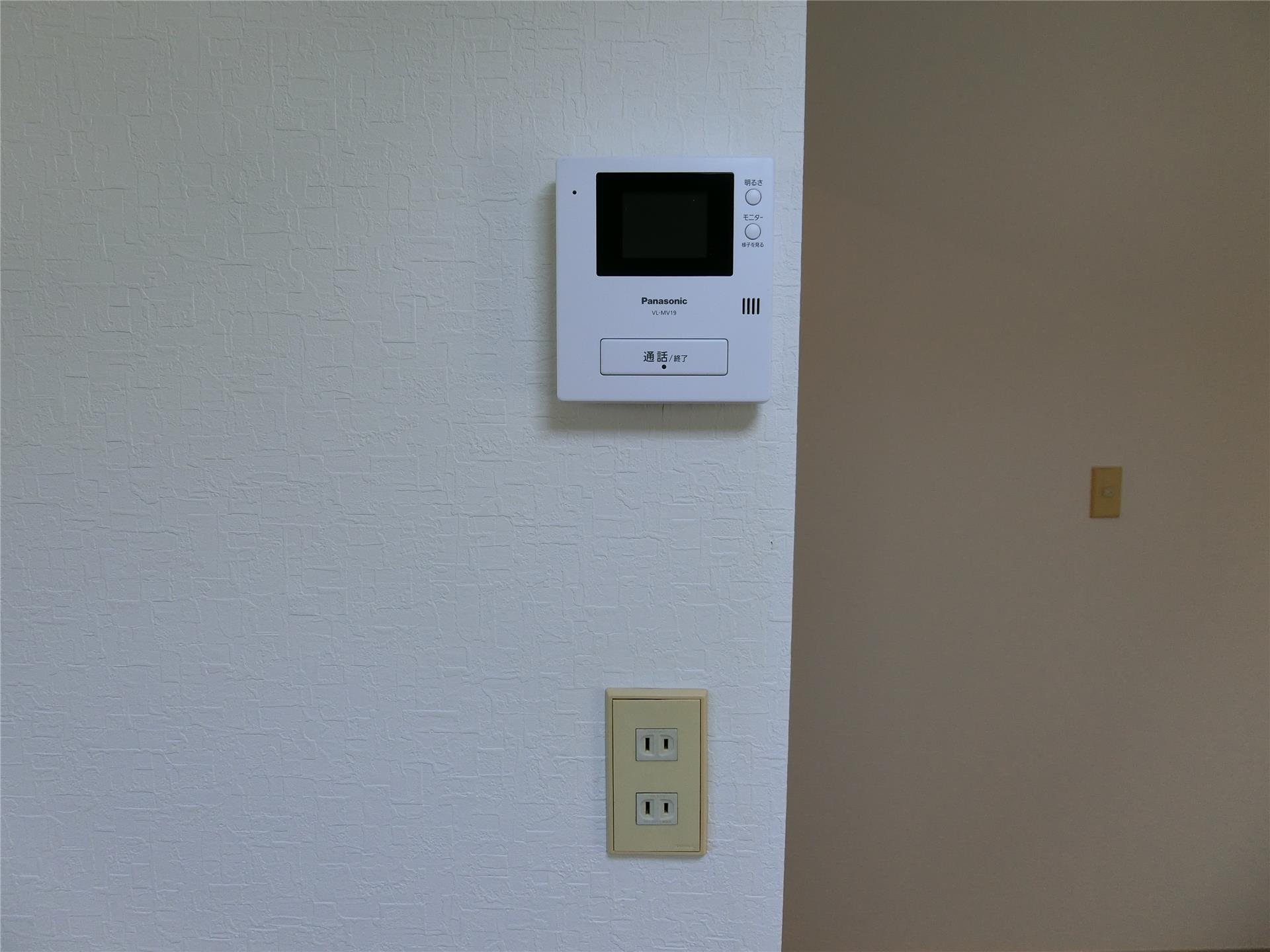 セキュリティ　お部屋から来客対応できるモニター付きドアホン♪