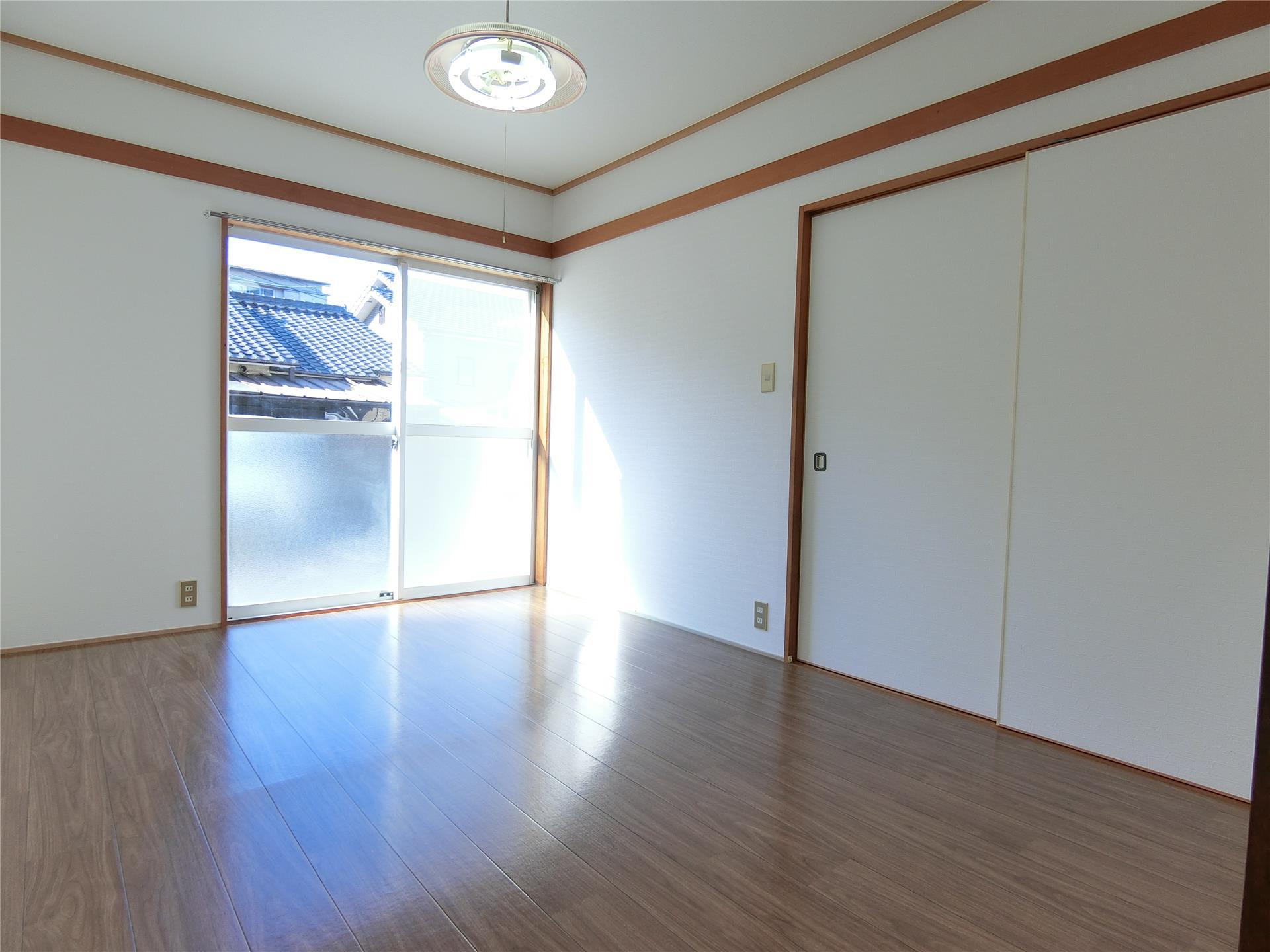 居室・リビング　家具の配置もしやすいフローリングの洋室6帖♪