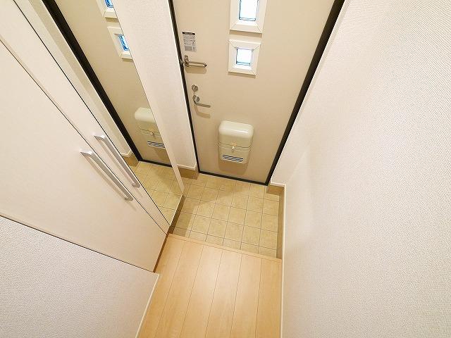 玄関　大きなシューズボックスは靴の整頓もしやすいです