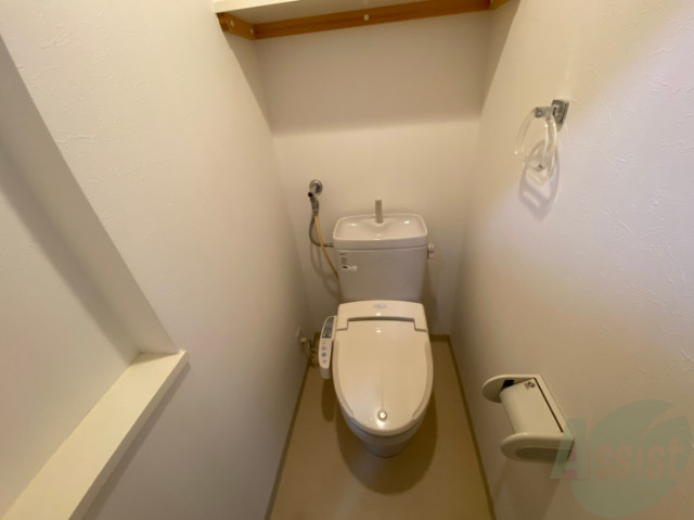 トイレ　ウォシュレット機能がついたトイレです。安心して使用できます。