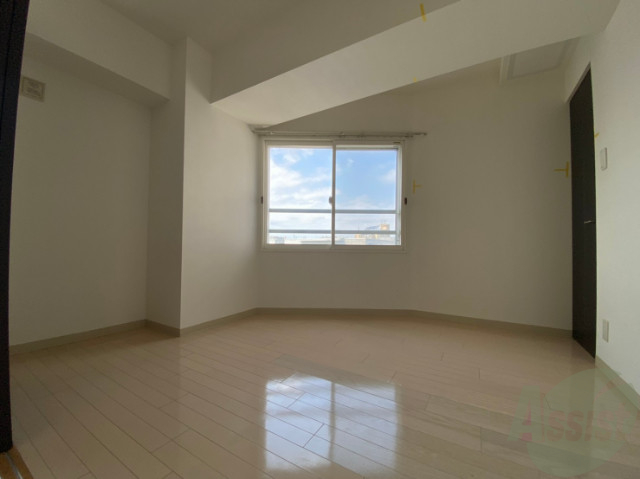 その他部屋・スペース　こちらのお部屋は光が差し込む、温かみのあるお部屋です。