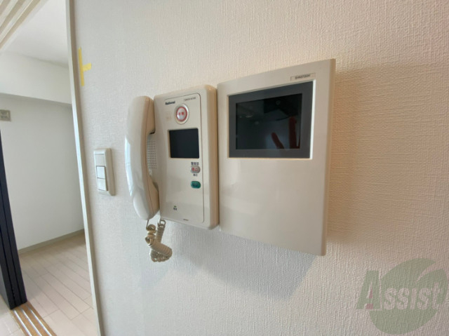 セキュリティ　モニター付インターホンです。来客者の顔が見えるので安心！