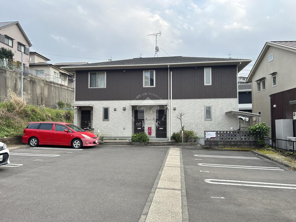 駐車場　敷地内2台付いているので車複数台持ちの方もお勧めです