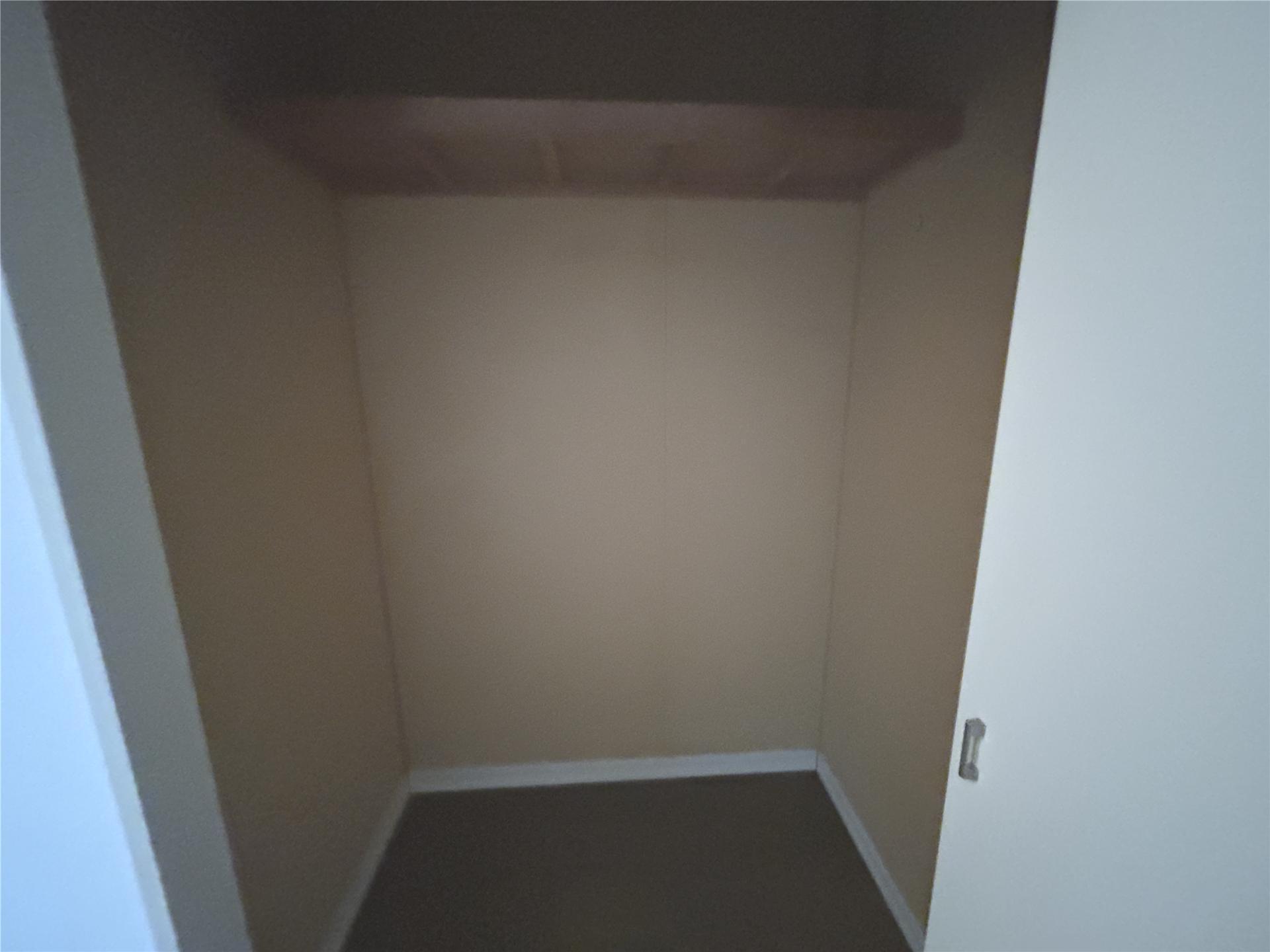 収納　上部に棚付きの収納です