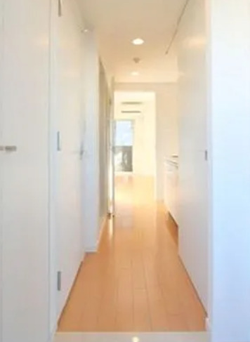 玄関　別部屋の画像を使用しております。