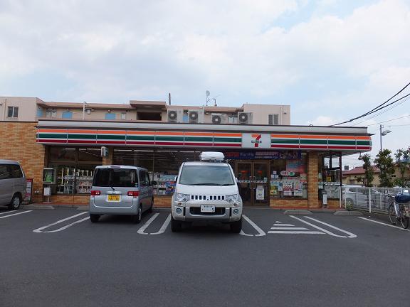 コンビニ　セブンイレブン草加旭町4丁目店（コンビニ）まで218m