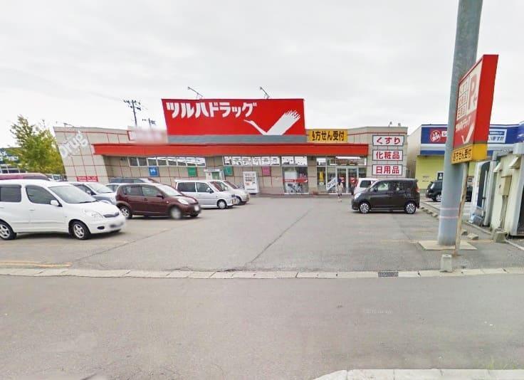 ドラックストア　調剤薬局ツルハドラッグ東通店（ドラッグストア）まで385m