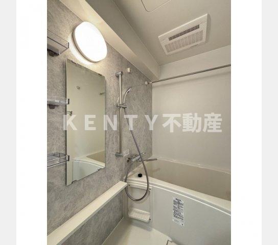 バス・シャワールーム　コンパクトで使いやすいお風呂です