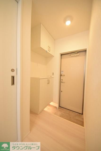 玄関　白を基調とした綺麗なお部屋です
