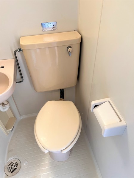 トイレ　※別部屋参考写真（反転）