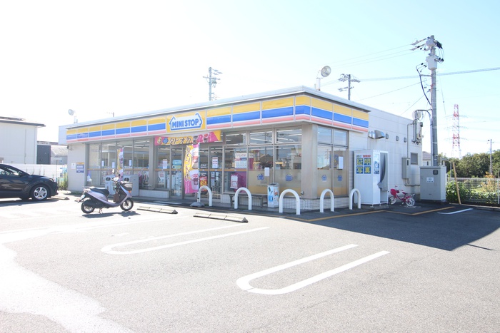 コンビニ　ミニストップ（コンビニ）まで850m