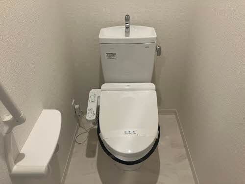 トイレ　温水洗浄便座採用