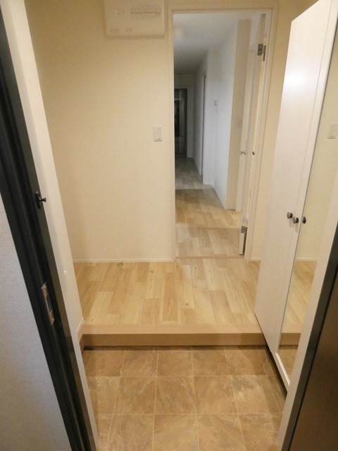 玄関　※他号室参考写真です。