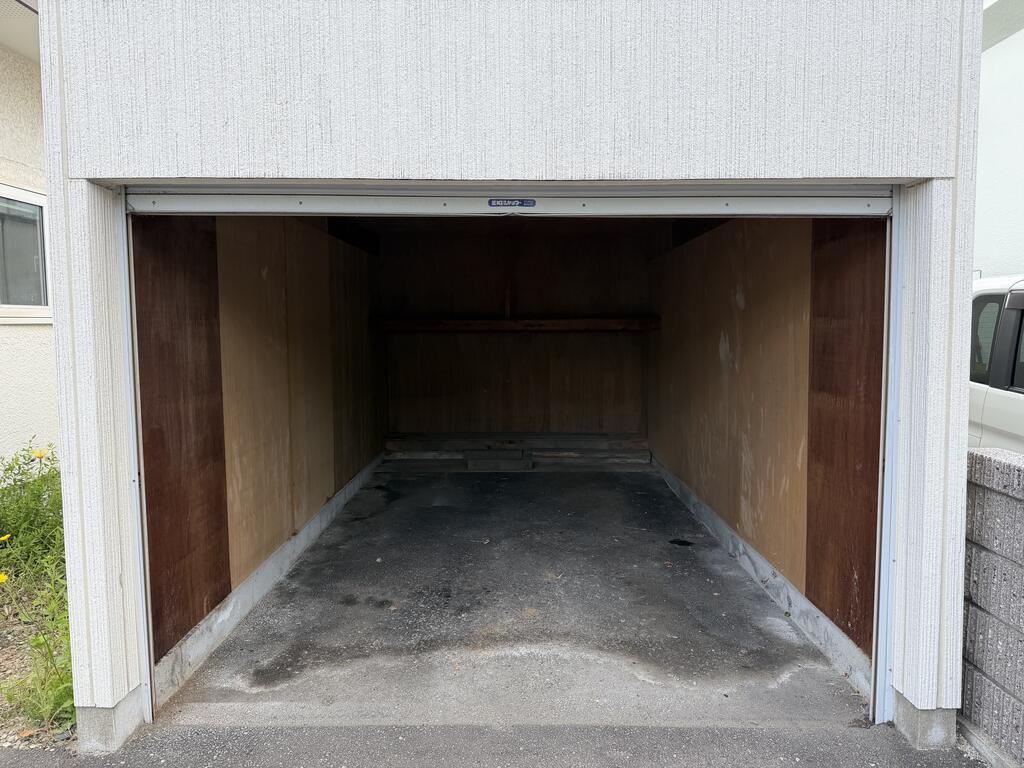 駐車場　車庫付き物件