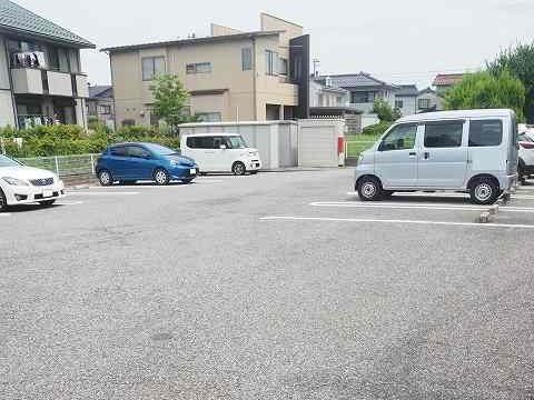 駐車場　駐車場があるので、車を買う予定の方も安心です