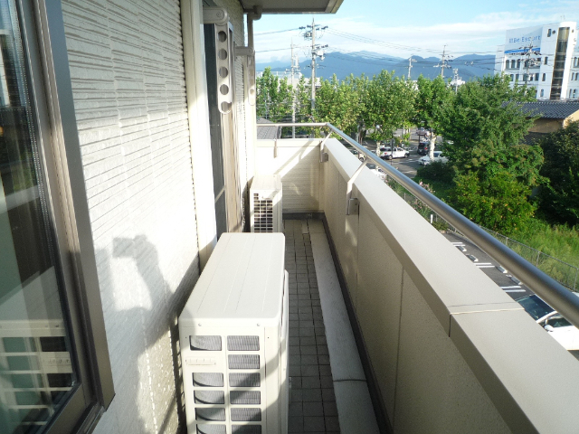 バルコニー　同物件別部屋の写真転用