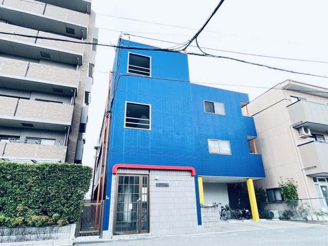 建物外観　敷地内に駐車場あります