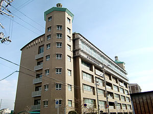 高校・高専　英真学園高等学校（高校・高専）まで1986m