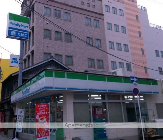 コンビニ　ファミリーマート（コンビニ）まで298m