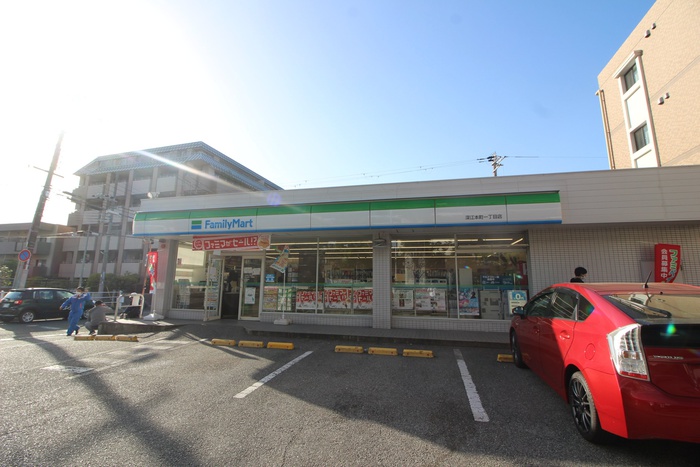 コンビニ　ファミリーマート（コンビニ）まで230m