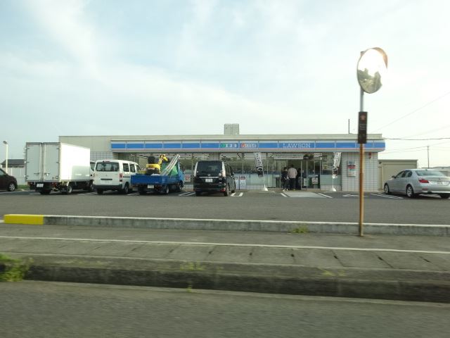 コンビニ　ローソン（コンビニ）まで450m