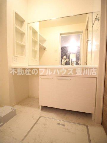 洗面設備　写真は反転タイプ別室