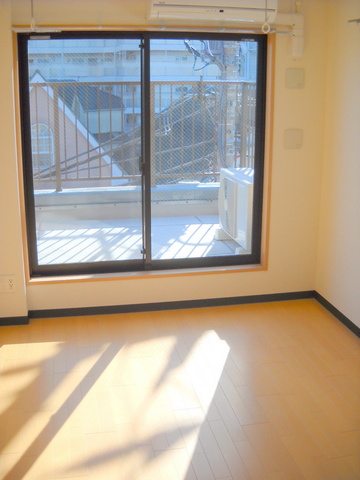 居室・リビング　★明るいフローリングの角部屋です★