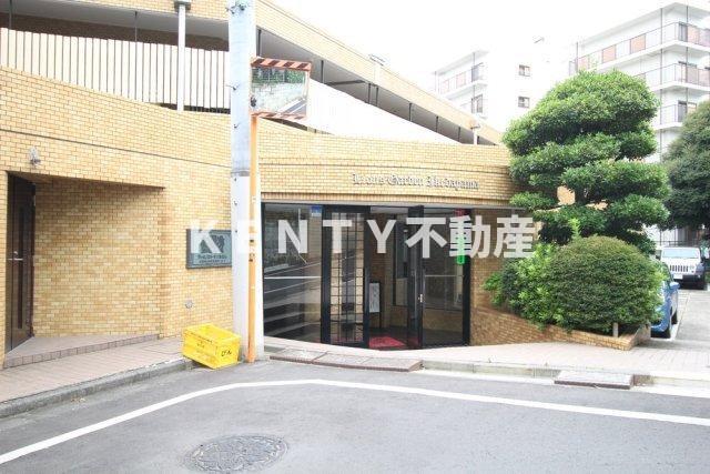 エントランス　落ち着いたエントランスです