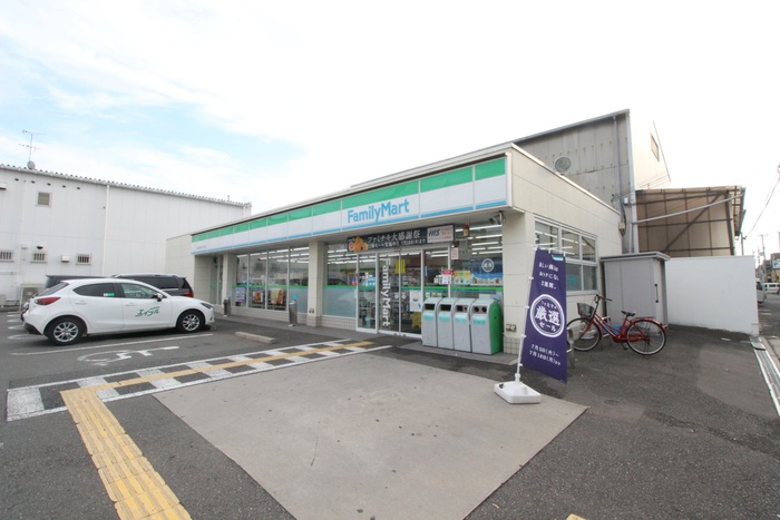 コンビニ　コンビニ（コンビニ）まで760m
