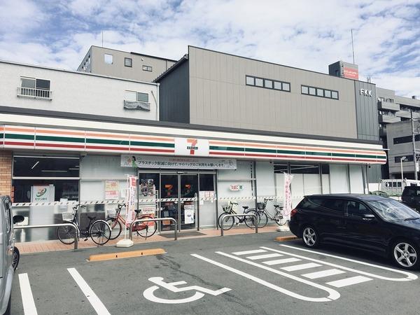 コンビニ　セブンイレブン（コンビニ）まで240m