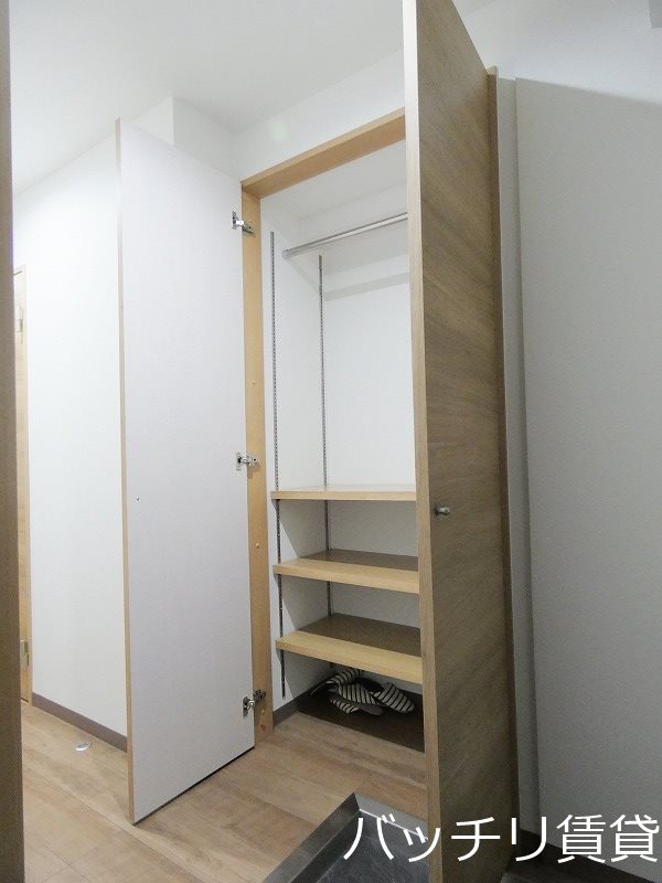 玄関　＊画像は別部屋の為イメージ、現状を優先致します