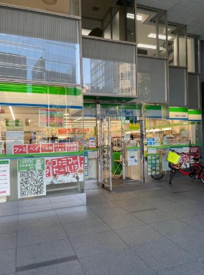 コンビニ　ファミリーマート麹町三丁目店（コンビニ）まで175m