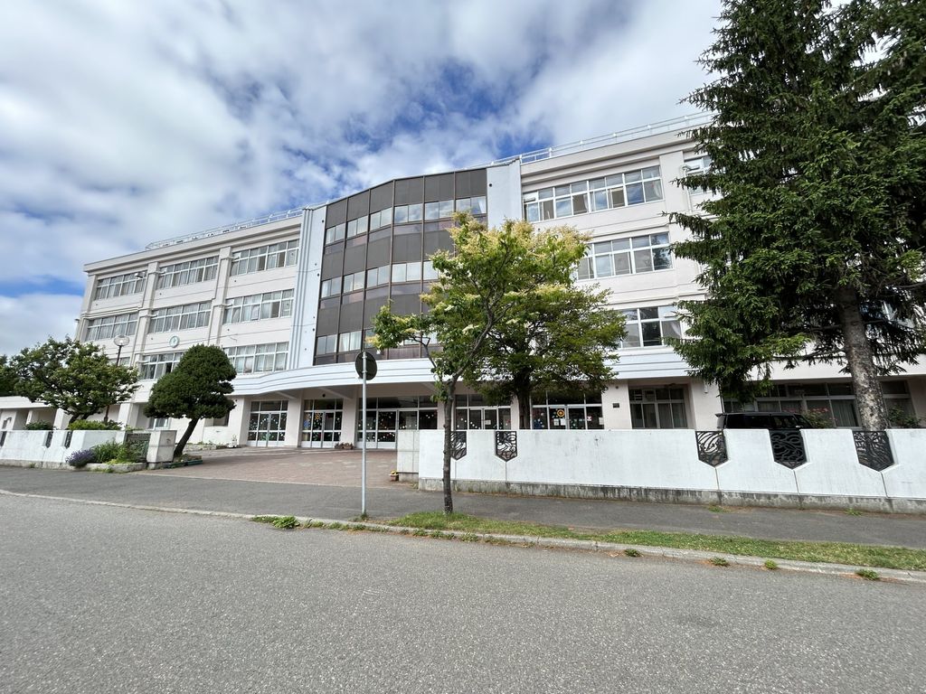 中学校　中の島中学校（中学校）まで660m
