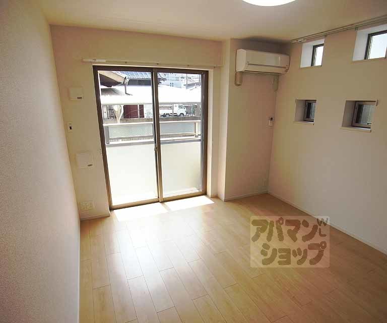 居室・リビング　南向きの明るいお部屋です。