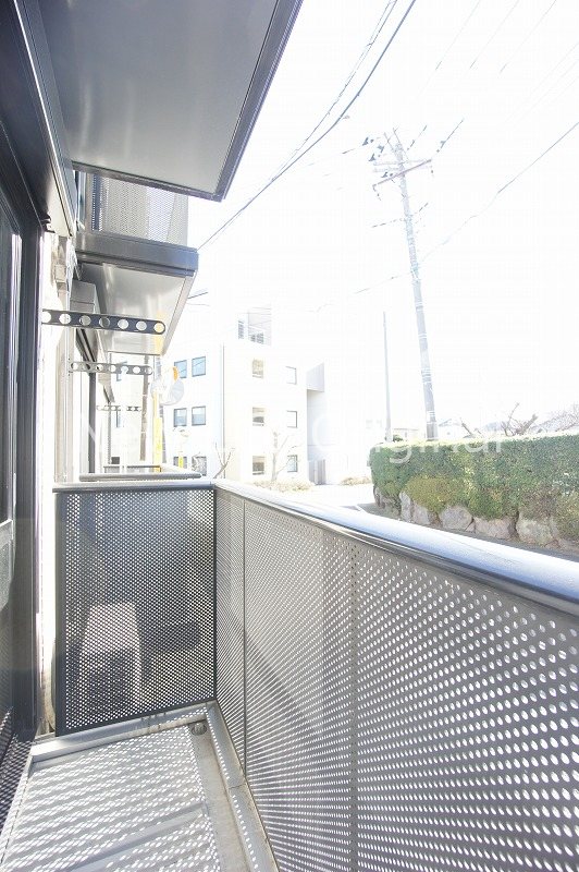 バルコニー　庇も十分あるので、急な雨でも安心です☆