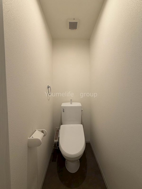 トイレ　※同施工会社参考写真
