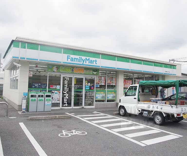 コンビニ　ファミリーマート久世東土川店（コンビニ）まで447m